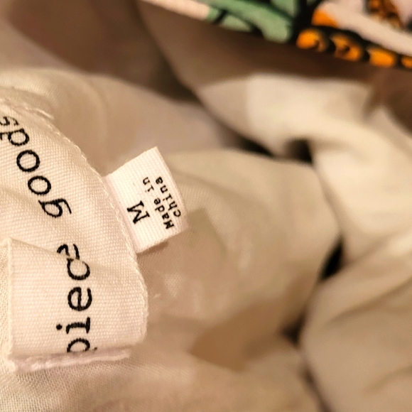 Whimsical pineapple skirt, lined, by Piece Goods, size medium and back zipper - Picture 5 of 5